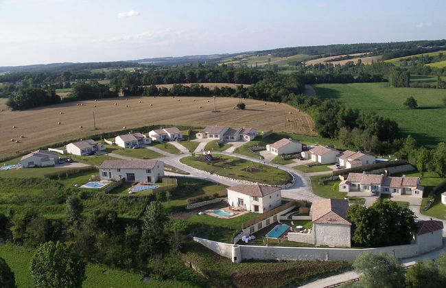 Luxury Villa With Covered Terrace in Chalais - Foto 16