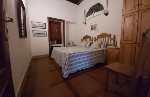 Villa-sleeps4-parking-garden-pool-nearairport - Foto 16