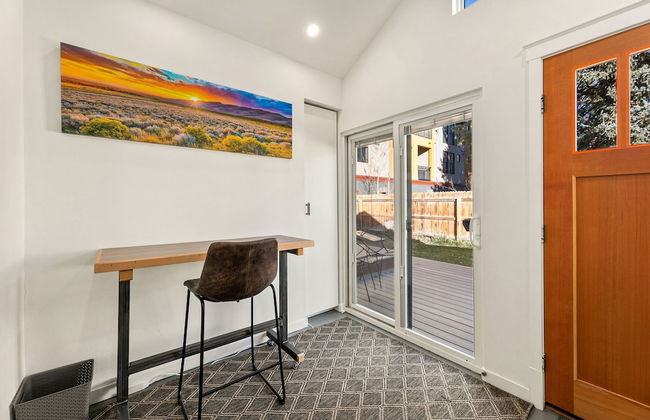 Vibrant Downtown Bungalow – Walk Everywhere! - Foto 6