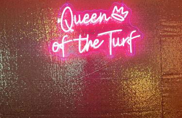 'Queen of the Turf' Walk to Oaklawn Racing and Gaming - Foto 23