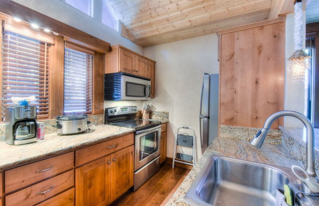 Crystal Shores Villa Lake Views & Hiking - Photo 4