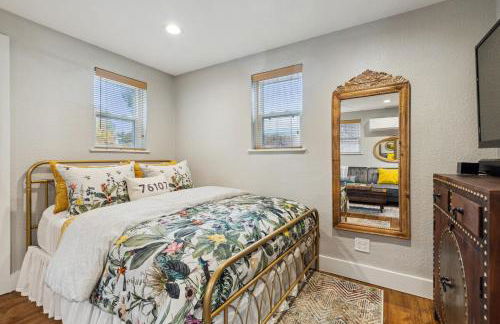 The Cultural District Cottage - Photo 10