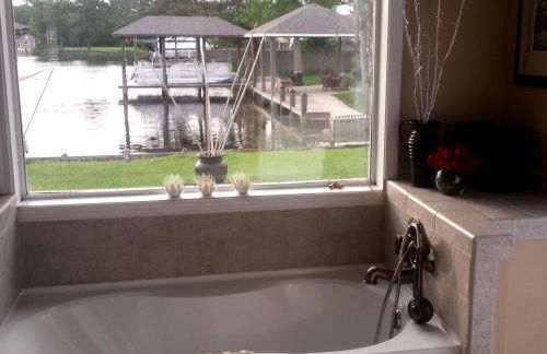 Beautiful Waterfront Cottage Rental with a Pool near New Orleans, Louisiana - Foto 8