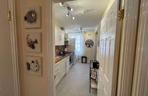 Glastonbury High Street Sanctuary- 2 BD, Sleeps 4 - Photo 17