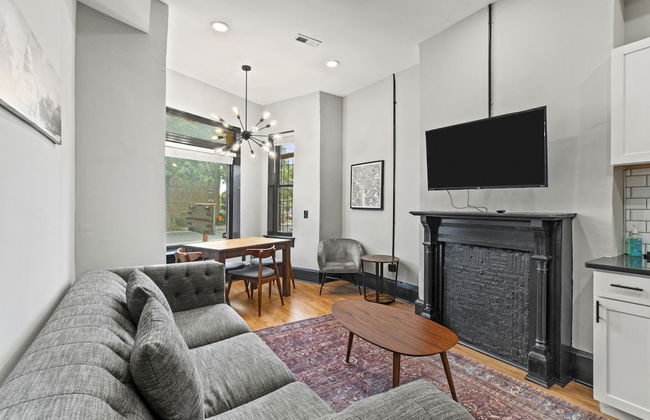 Historic DC Gem Spacious Rowhouse Private Patio - Photo 1