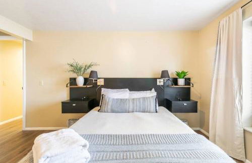 Spacious 3BR Basement Apt near Airport, Work, Ski - Photo 13