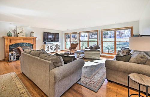 Hot Tub and Shared Dock Lakefront Grove House - Foto 6