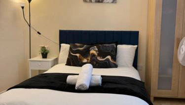 Double bed Quinton ,Studio Fast WiFi,Netflix, No deposit Required - Foto 5