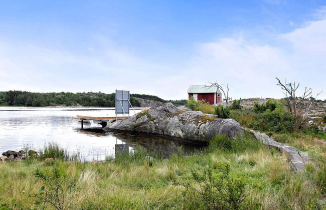 Seaside Cottage With Balcony and Grill - Photo 14