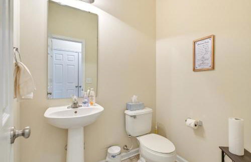 6 Mi to Charlotte Motor Speedway Home with Fire Pit - Foto 26