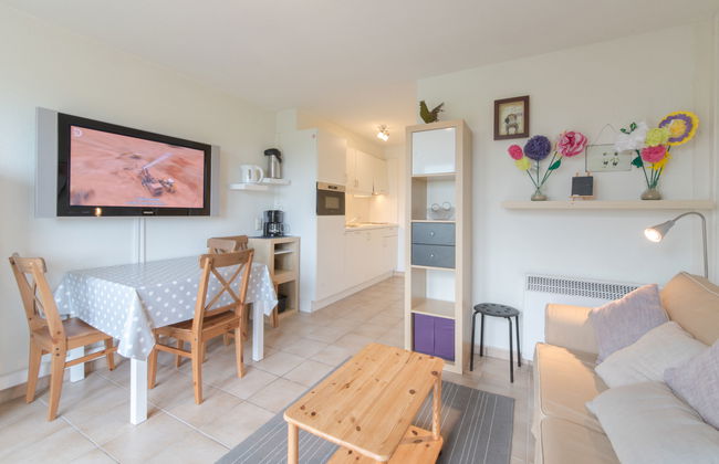 2 bedroom Apartment in De Haan with swimming pool and garden - Photo 2