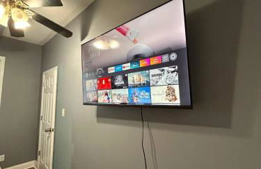 Chic 5 BD home in Little Italy - Foto 12