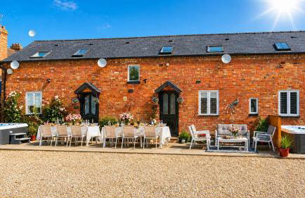 The Shakespeare Lodge - Sleeps up to 12 - 2 HOT TUBS - Foto 6