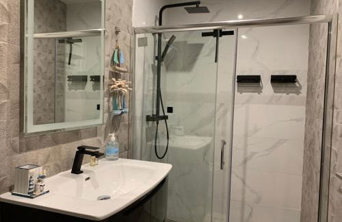 Funchal Apt- Sleeps 2 - Pool & Parking - Madeira - Foto 51