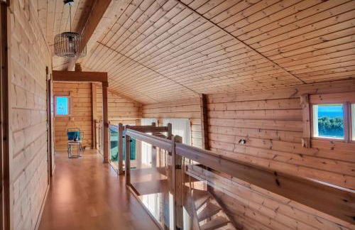 Recién renovada! Exclusiva villa de madera con piscina y vistas al mar - Foto 34