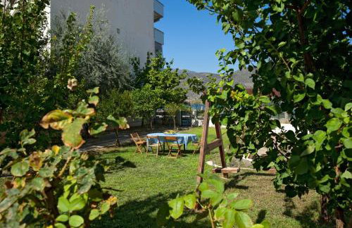 Villa Elli 1 Beach front with garden - Photo 9