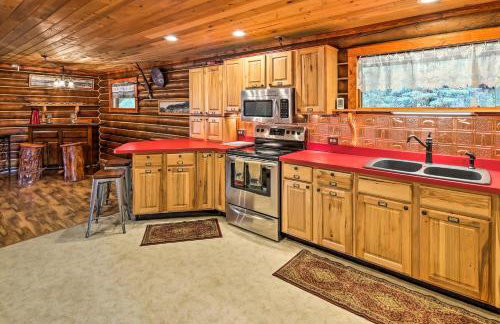 Lodge 88 - Steps to Weiner Lake with Dock and Boat! - Foto 9