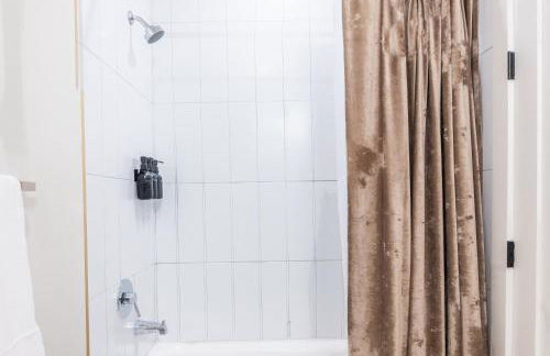 Luxury Lookout with NYC view, 2BR plus Free Parking, Sleeps 8, 20 Percent Off - Foto 9