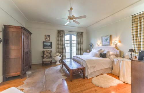 Elegant French Patio Home with Private Pool - Foto 14