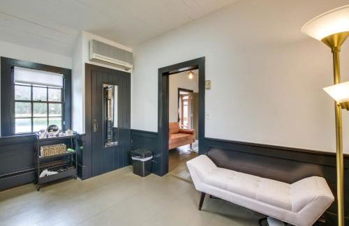 Quaint Winesburg Cottage with Porch and Pond! - Foto 9