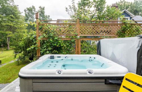 1890 CapeCod farmhouse:Charming, Private, Spacious - Photo 11