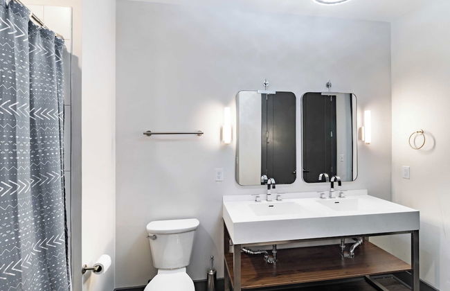 Lindsley by Avantstay Balcony + Modern Design A+ Downtown Location - Photo 24