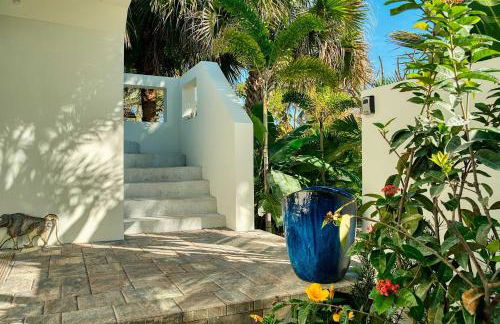 Art Deco Apt w Pool One Mile to Beach Pets Welcome - Foto 25