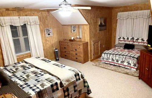 One of a Kind Rustic Log Cabin near Bryce Resort - Large Game Room - Fire Pit - Large Deck - BBQ - Foto 8