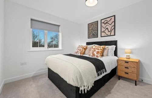 NEW! Spacious 3 BR Detached Home! Hosted by Oakstone stays! Driveway parking, Fast Wifi, A5 with great Midlands transport links - Foto 18