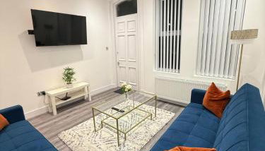 Spacious 4 Bed 4 Bath Stay with Free Parking - Foto 4