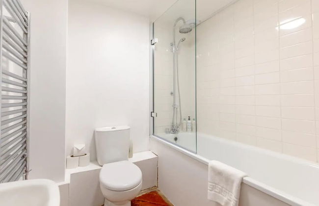 Tastefully Curated Mezzanine Studio Flat Hackney! - Foto 9