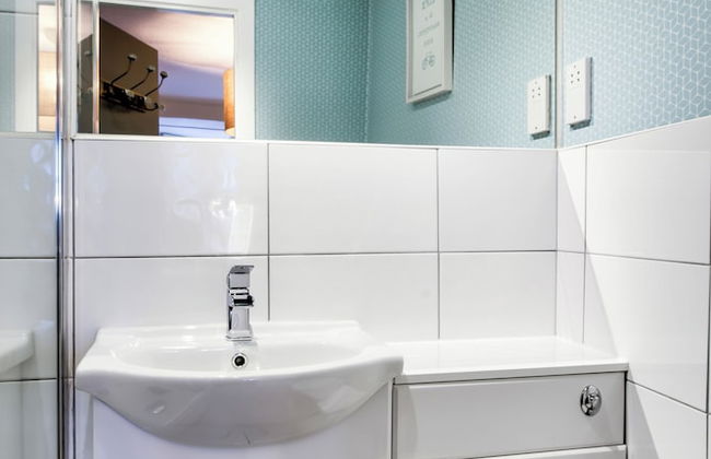 Maya's Glasgow Holiday Homes - Photo 40