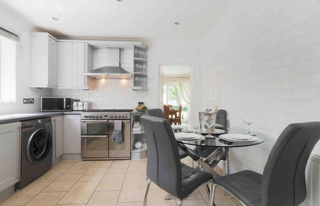 Inviting 7-bed House With sea Views in Hythe - Foto 14