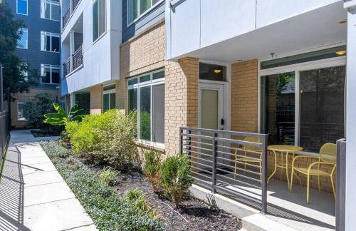 Beautiful RiverWalk Apt with Full Amenities, King Bed & Free Parking - Foto 29