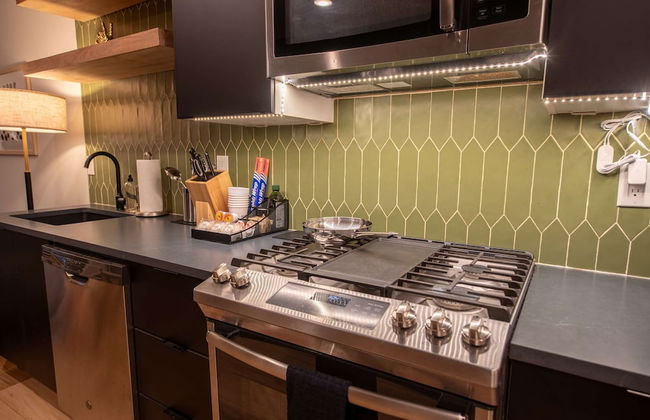 Sosuite NEW 2BR Apt w W D Split Level - Foto 8