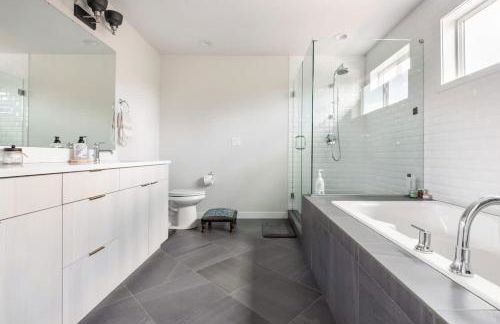 Comfy Family Home, Walkable Neighborhood + Patio! - Foto 5