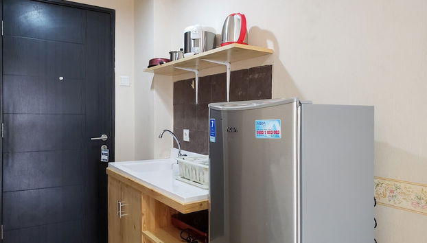 Nice And Elegant Studio At Belmont Residence Puri Apartment - Foto 5, Cocina privada
