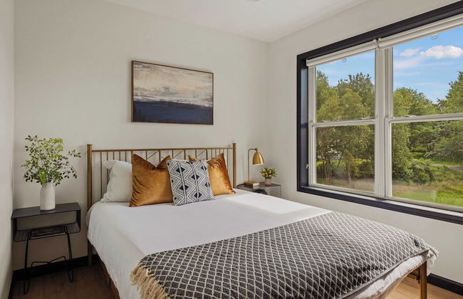 For Lake Sake by Avantstay Lakefront + Hot Tub + View - Photo 39