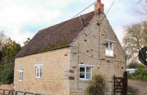 Lovely 2 Bed Victorian Cottage, Denford NN14 - Photo 12