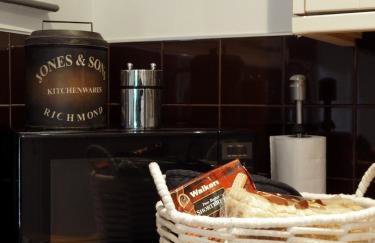 Avenue Cottage with Hot Tub - Foto 10