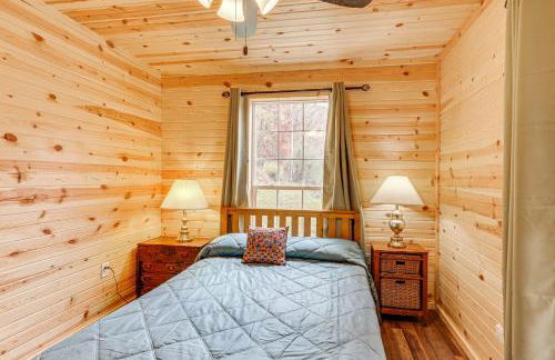 Hike and Fish Marlinton Cabin with Fire Pit and Views! - Foto 10