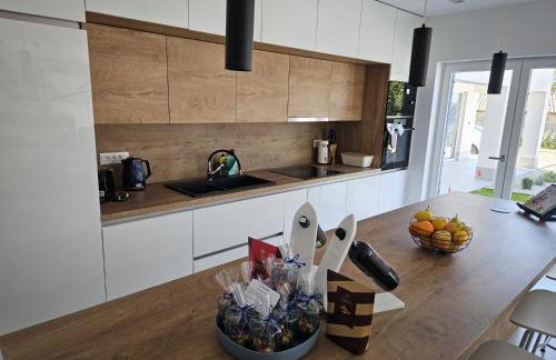 Villa Blue Moon for 9 persons near Porec with 42 m2 heated pool, wellness, kids playground & sea view - Foto 13