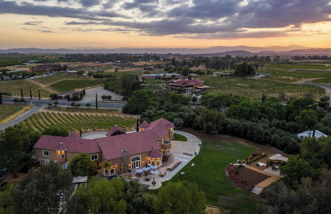 Wilson Creek Manor By Avantstay Sleeps 10! Amazing Estate w/ Pool & Game Room - Photo 48