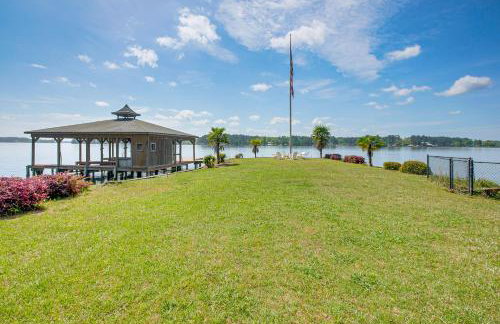 Dock and Fire Pit Stunning Lake Sinclair Home! - Foto 23