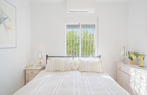 Sunny Poolside Stay in Busot - Foto 16