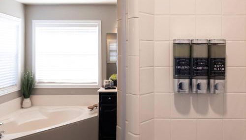 Your Family’s Home Away from Home w/ No Extra Fees - Foto 5, Shower