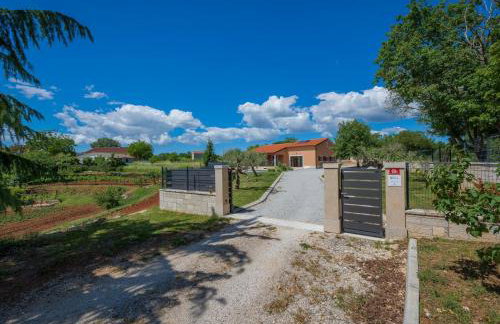 Villa Luna Tinjan, Pool and Wellness - Photo 10