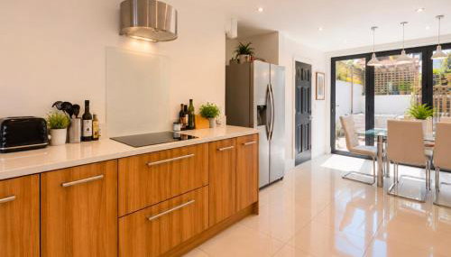 4 Bedroom Cardiff Bay View House - Foto 4, dishwasher, toaster