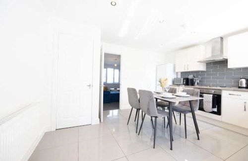 Contemporary 3 Bedroom Home with Garden & Parking - Foto 14