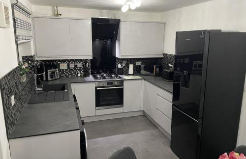 Modern 3 Bedroom high spec house in Sheffield - Photo 11